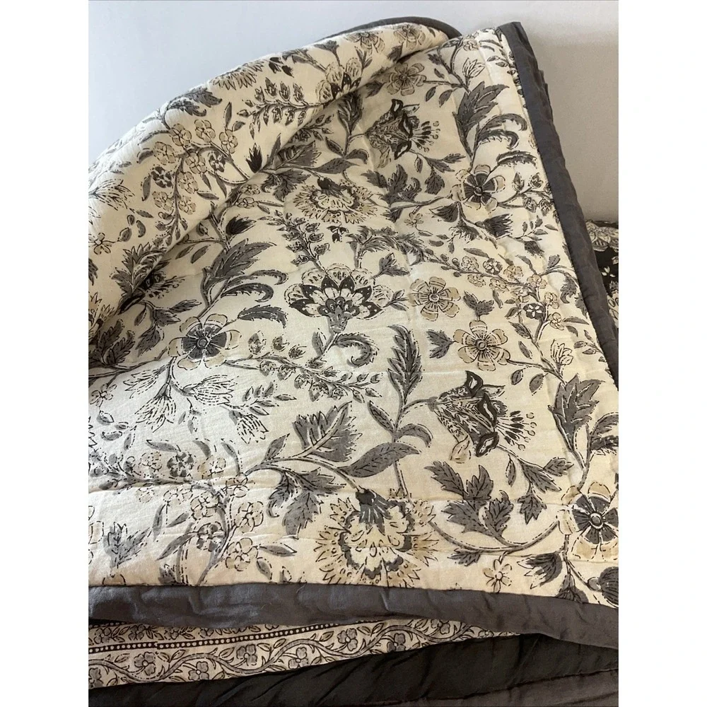 Pottery Barn Bette Handcrafted Reversible Quilt Grey/ Neutral 2 Euro Sham QUEEN